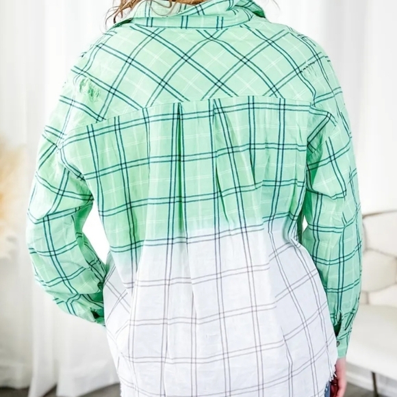 White Birch Mint Plaid Ombre Distressed Flannel Top NEW - Picture 2 of 7